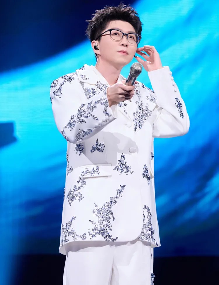 毛不易唱紅不少陸劇主題曲。翻攝毛不易微博