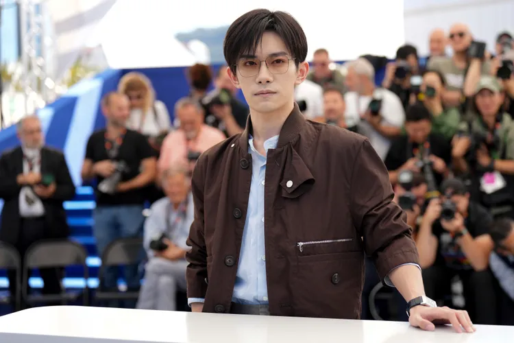 易烊千璽一人分飾5角。美聯社