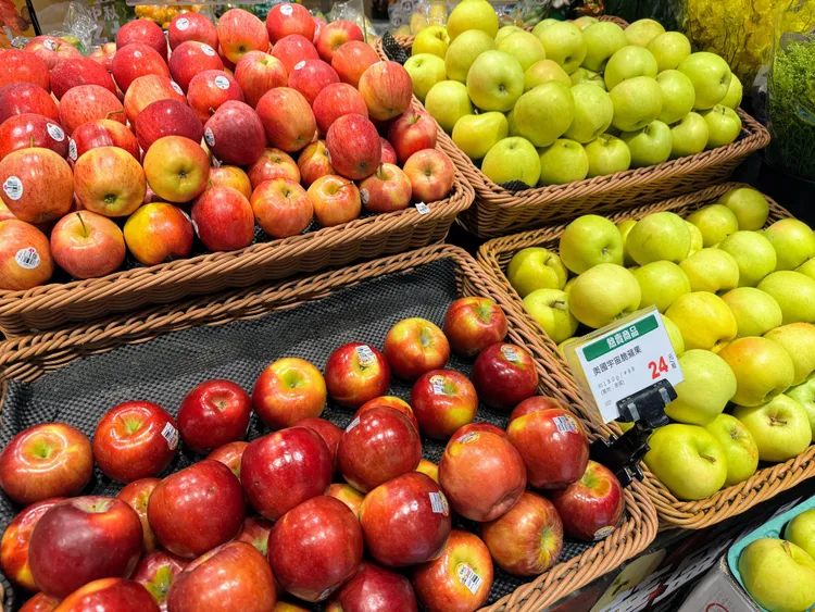 多吃溫性的蘋果在夏天也很好。王宇德攝