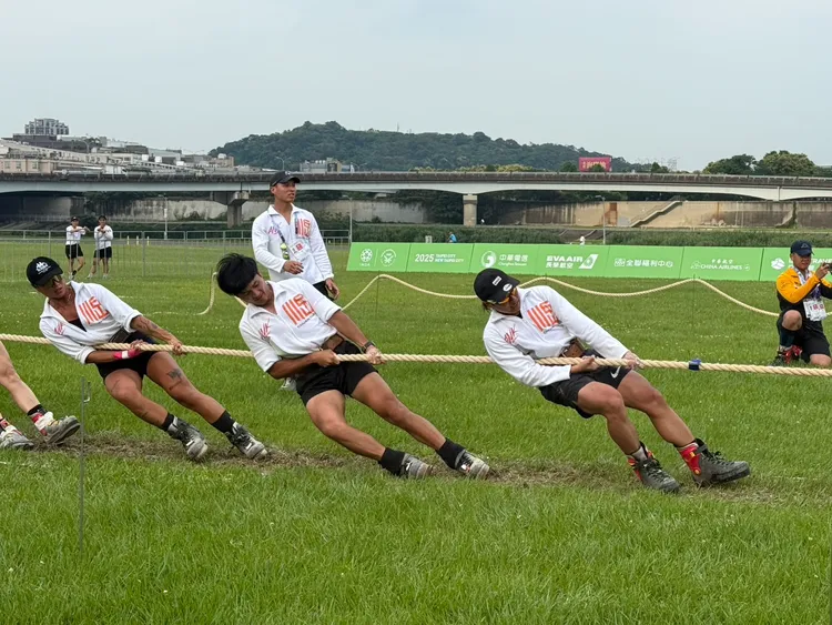 洋蔥認真比賽的模樣。混血兒娛樂提供