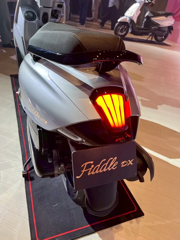 Fiddle 125採用全新設計的「弦光」尾燈。林浩昇攝