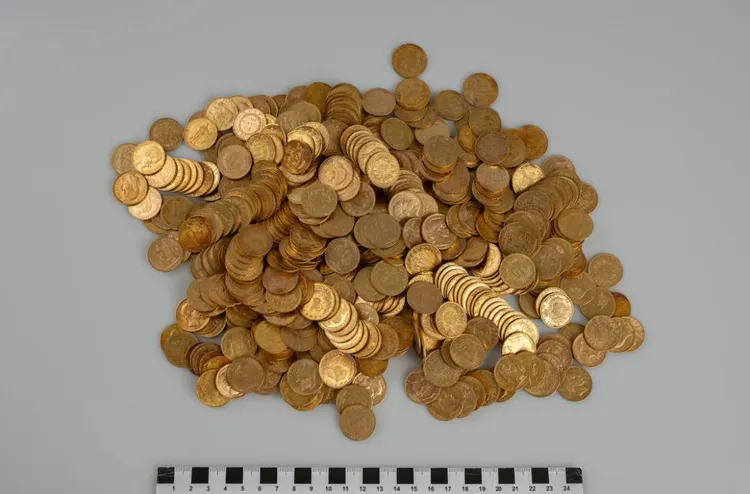 珍寶中發現598枚金幣。翻攝有線電視新聞網/東波希米亞博物館提供