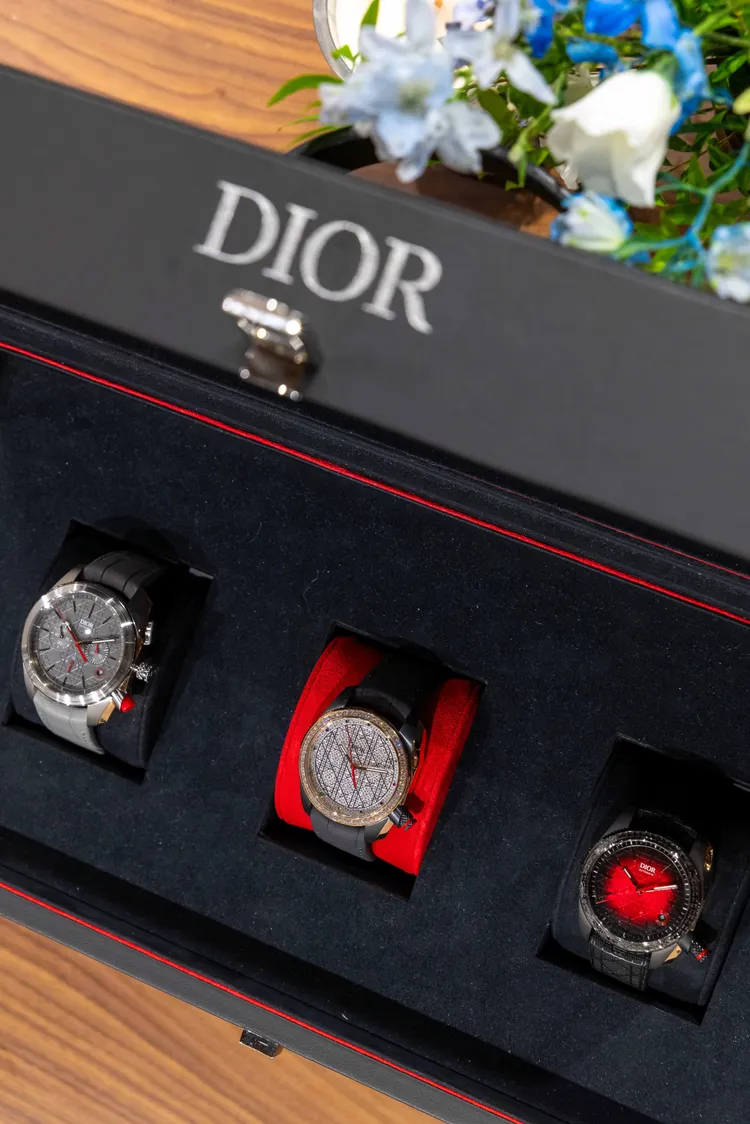 經典Chiffre Rouge系列以紅色錶冠點綴。