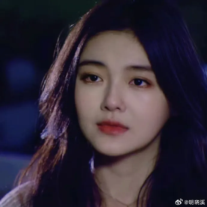 《泡沫之夏》原著作者明曉溪PO出劇照悼念大S：「也許越是美麗越是易碎，就像盛夏的泡沫​。」翻攝明曉溪微博