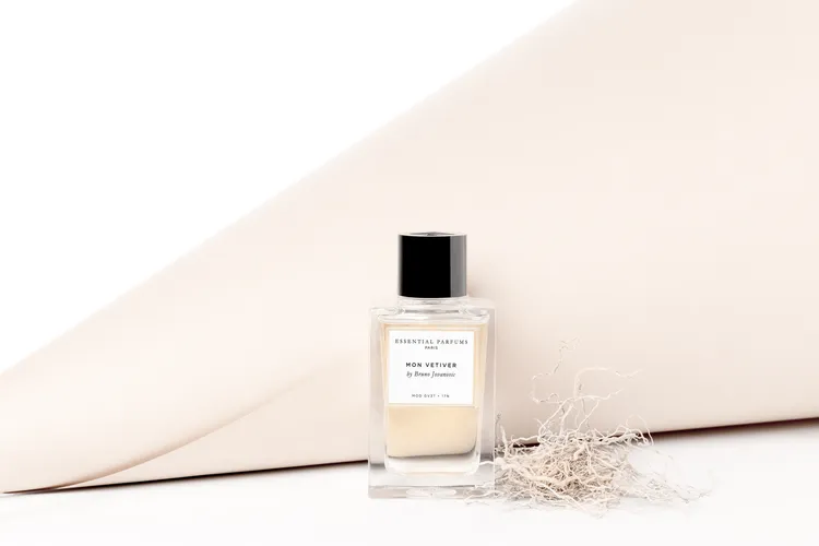 我的香根草 MON VETIVER 淡香精（青檸、薄荷胡椒、杜松子、龍膽、香根草、癒創木），10ml／900元、100ml／3800元。品牌提供