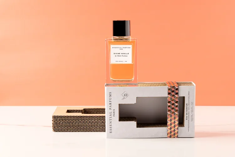 聖壇香草 DIVINE VANILLE 淡香精（鼠尾草、桂花、香草、零陵香豆、安息香、廣藿香），10ml／900元、100ml／3800元。品牌提供
