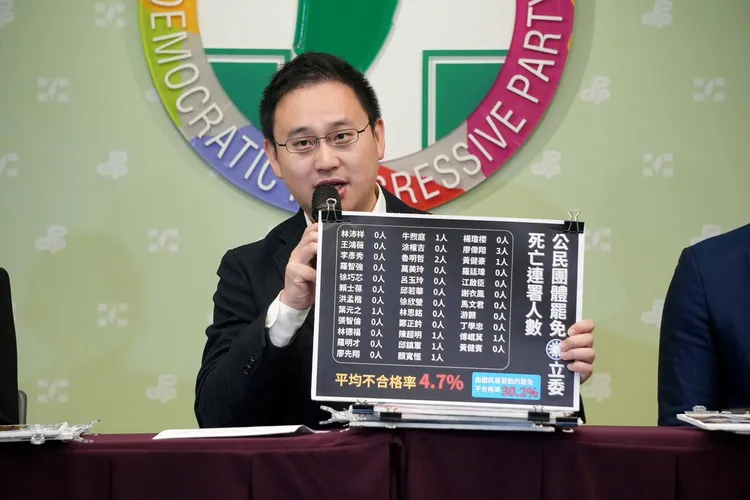 民進黨現任台北市議員趙怡翔，也曾與何仁傑是同一批外交部聘用人員。取自趙怡翔臉書