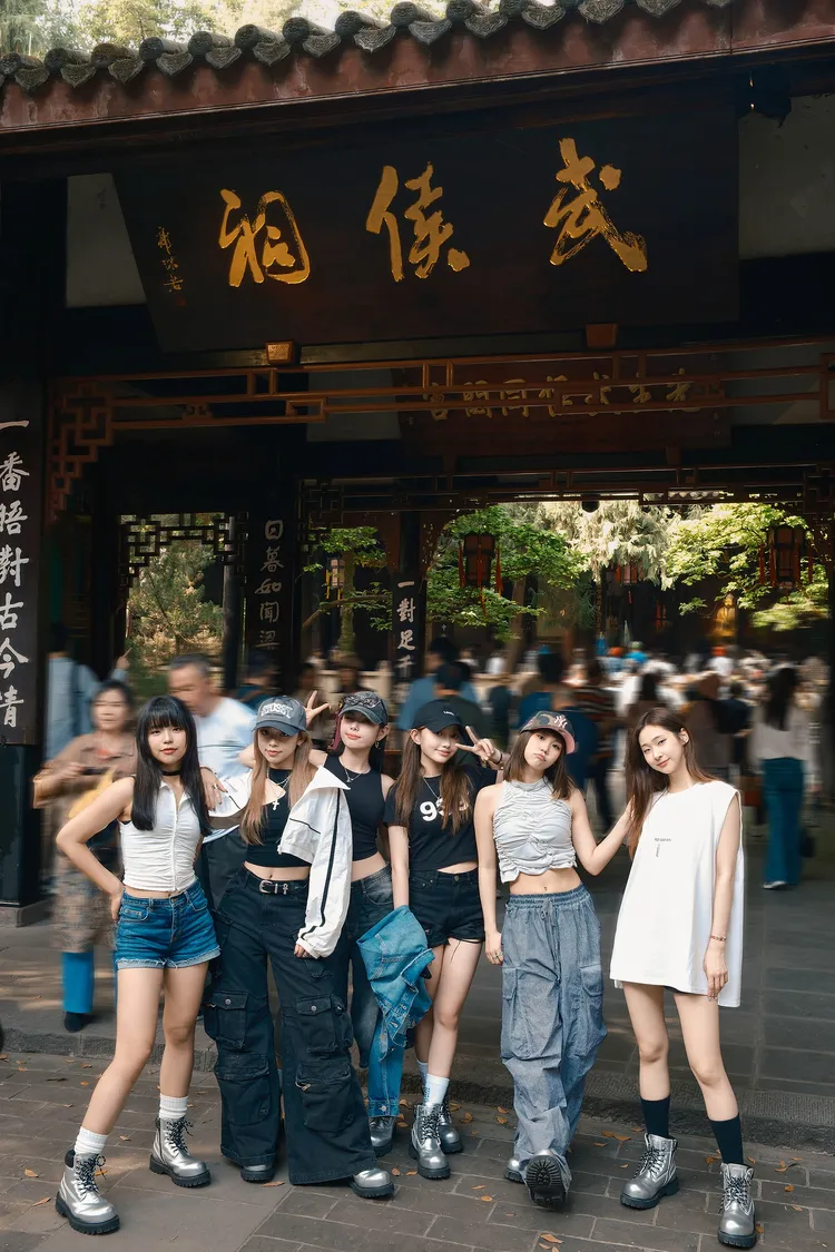 女團babyMINT把握演出空檔城市遊。圖／華研國際提供