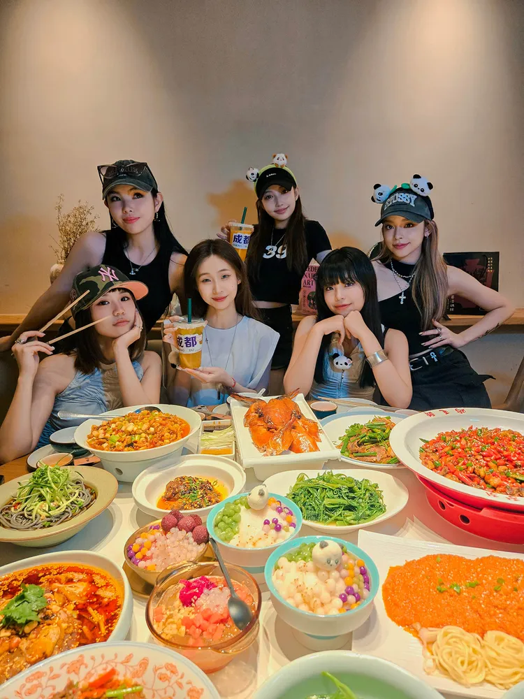 babyMINT出訪成都狂吃當地美食。圖／華研國際提供