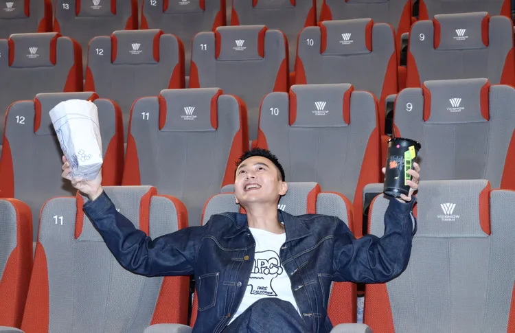 劉冠廷母親節有備小禮物感謝老婆孫可芳的辛勞。莊宗達攝