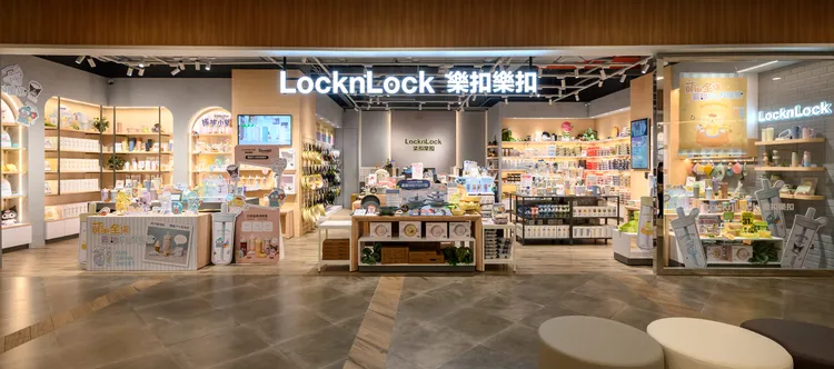 扣樂扣最夯杯品X三麗鷗最夯IP 2025最想帶著走的隨行杯閃亮登場!樂扣樂扣Mitsui Shopping Park LaLaport南港店也將門市打造出萌萌風。業者提供