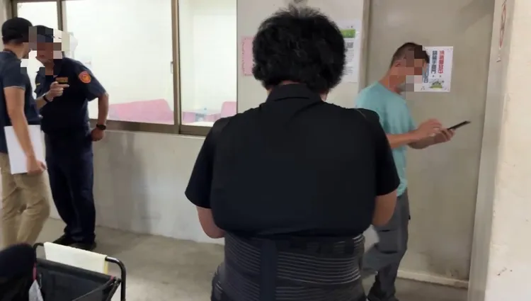 張男大姐南下處理後事，面對弟弟家庭從此破碎，她悲痛不已批嚴男「為什麼要這樣」。民眾提供