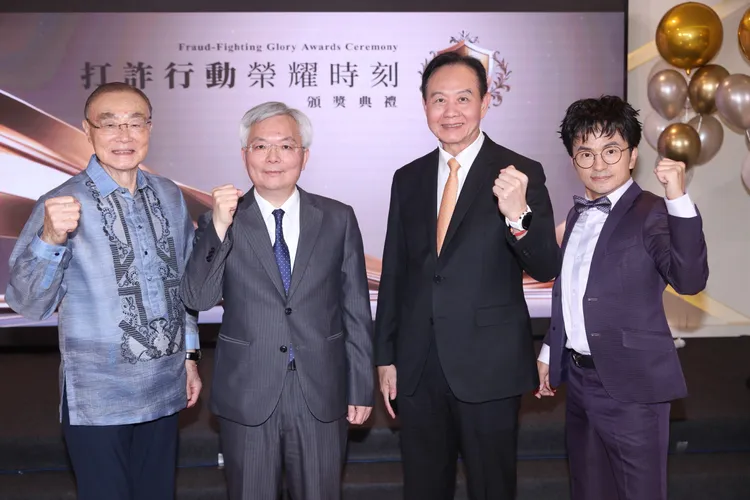 前國防部長馮世寬（左起）、警政署長張榮興、刑事警察局局長周幼偉、主持人唐從聖。彭欣偉攝