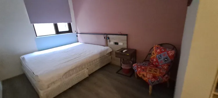 北市觀傳局表示，日租套房的消防安全及衛生皆無保障，旅客訂房前應多留意。北市觀傳局提供