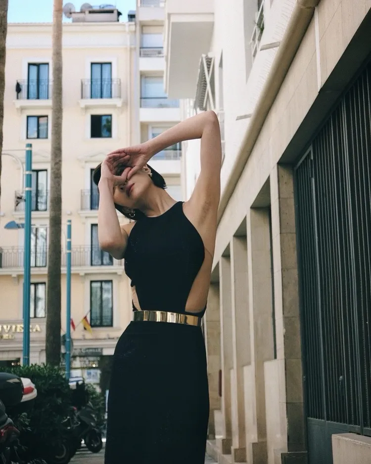 蔡淑臻演繹Stella McCartney鏤空剪裁禮服。品牌提供