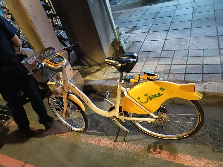 自行車違規切車道導致騎士身亡。警方提供