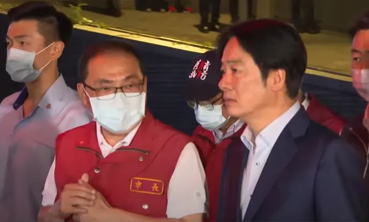 總統賴清德在侯友宜陪同下來到土城長庚醫院探視傷者。翻攝畫面