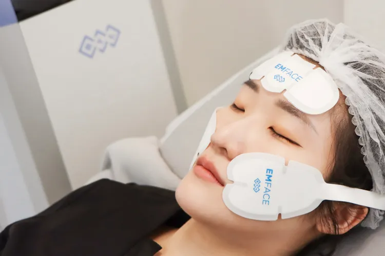 EMFACE貼片實際在顧客臉上