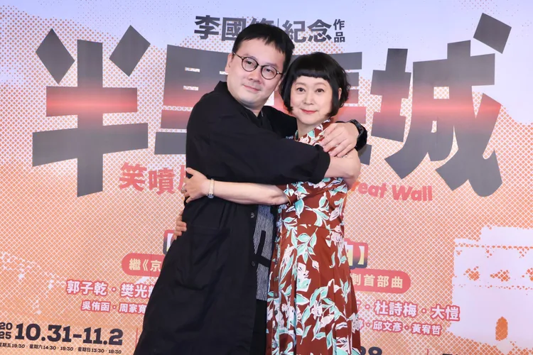 導演許栢昂（左）與藝術顧問王月。莊宗達攝