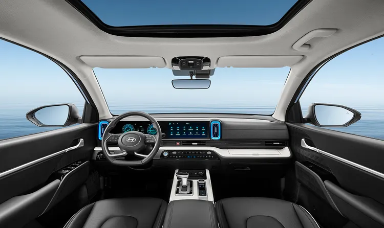 MUFASA導入雙12.3吋連屏數位儀表與多媒體螢幕，海灣式中控台布局更提供駕駛者開闊清晰的視野。原廠照片