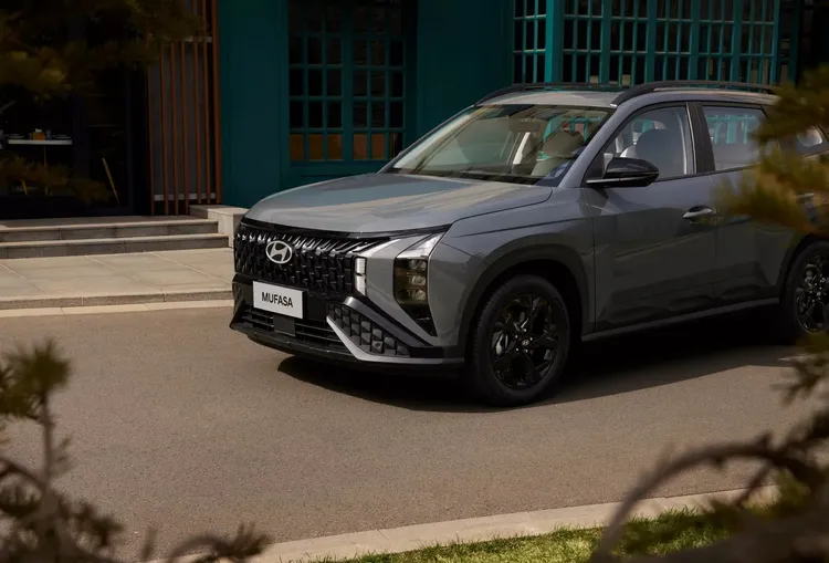 MUFASA車頭採用高識別度幾何線條搭配科技感LED燈組，車身輪廓強調力量與動感，整體視覺不僅現代，更具未來感。原廠照片