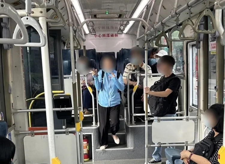 阮女順利尋回手機。翻攝畫面