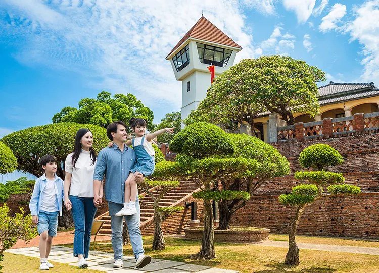 台南遠東香格里拉「仲夏奇旅」住房專案結合早餐、古蹟及室內樂園等豐富內容，為親子出遊提供最便利的住宿首選。業者提供