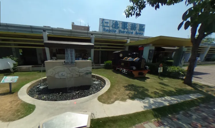 男子在仁德服務區休息被砍。翻攝爆料公社