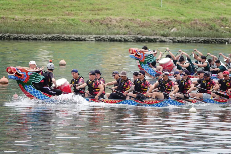 龍舟破浪迎端午，獎金與禮品卻未必如預期。莊宗達攝