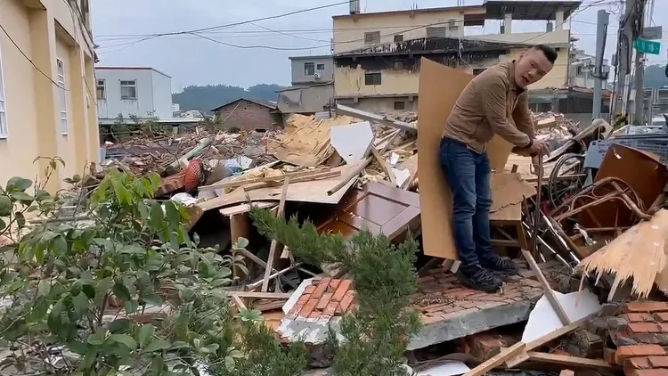 江和樹說，林姓婦人仍與建商訴訟中，房子就被拆了。江和樹提供