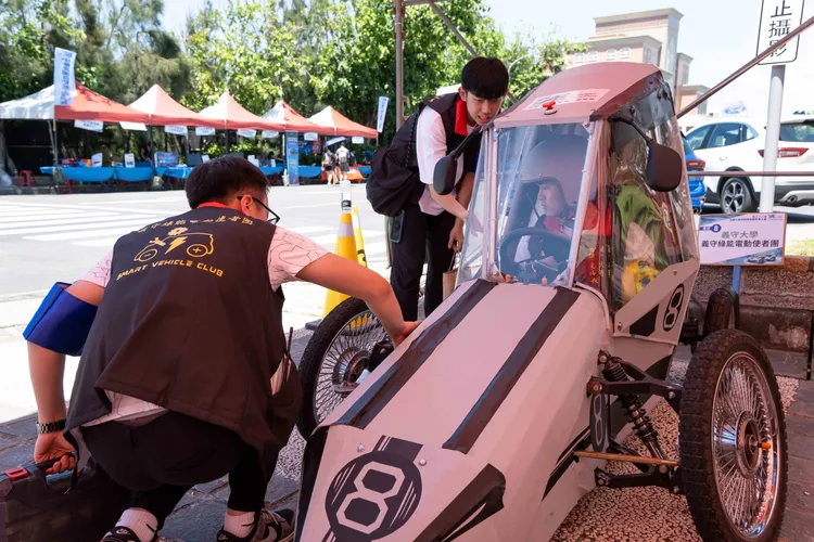 環保節能車大賽是學生們將學術理論轉化為實車應用的絕佳機會，完整體驗從靜態設計審查到動態賽道實測的完整流程。主辦單位提供