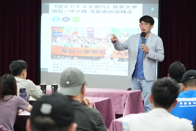 民眾黨主席黃國昌，24日出席國家治理學院主辦的「陳抗訓練」課程講座活動。彭欣偉攝