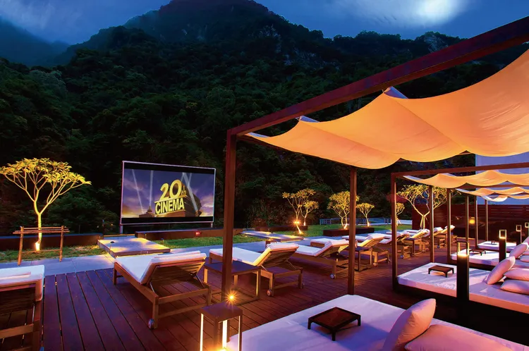 太魯閣晶英酒店頂樓的峽谷露天電影院，能夠在璀璨星空下欣賞電影。太魯閣晶英酒店提供