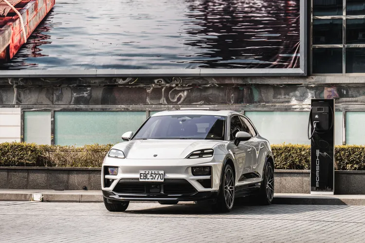 合通綠能 / HeTone Green Energy也提供保時捷車主標準家用充電方案。業者提供