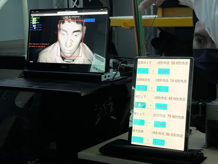 車輛中心結合AI影像辨識與生物雷達系統，開發出可辨識駕駛視線等多元感測應用。呂承哲攝