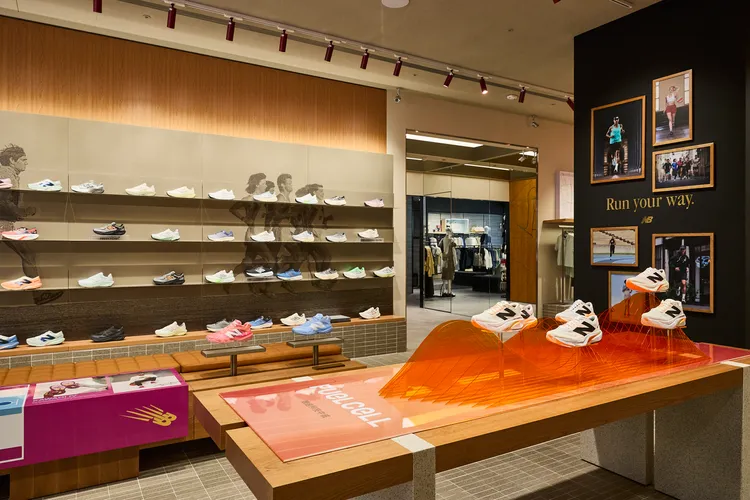 店內劃分為「跑步」、「室內運動」與「專業運動」3大區域。品牌提供