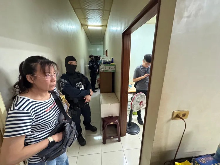 這處天九牌賭場還有專車接送，一開場就從深夜賭到天亮。翻攝照片