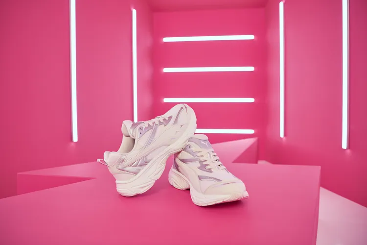 PUMA MORPHIC銀河系潮履，3080元。品牌提供