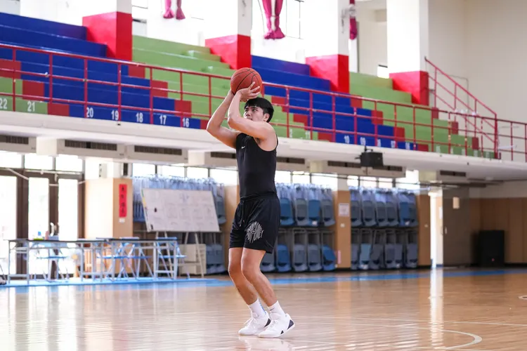 萊恩遠期許自己進入職業球團後，不只是需要學習的新秀，還要能當即戰力。cornerfor3 IG提供