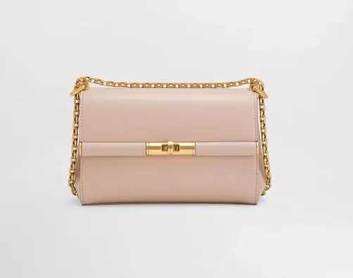 Marlene鏈條小包，6萬7000元。品牌提供