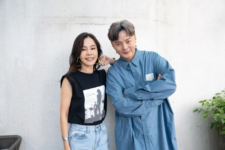 彭佳慧（左）新歌邀來許富凱合作。索尼音樂提供