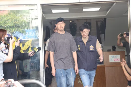 陳大天、李銓爆逃兵移送新北檢! 分別以25萬、15萬元交保