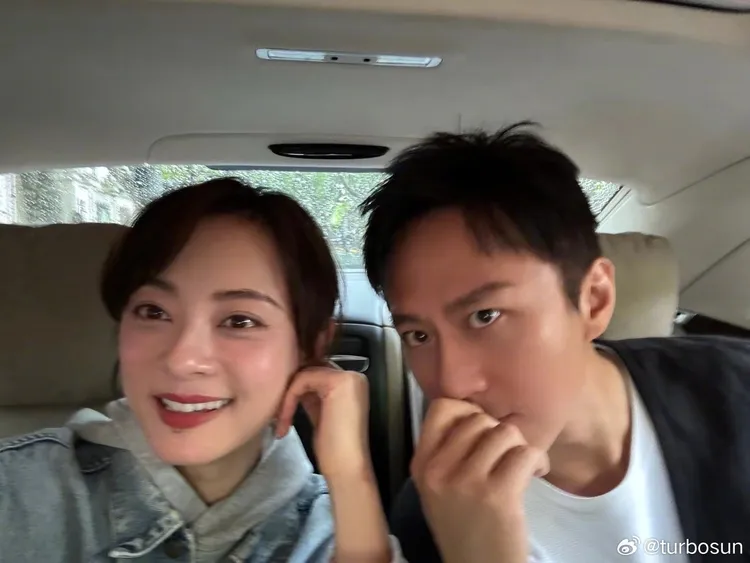 孫儷（左）和鄧超結婚15年超恩愛。翻攝孫儷微博