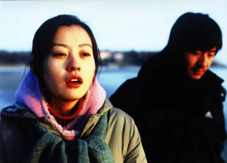 郝蕾（左）拍攝《頤和園》為藝術獻身。劇照