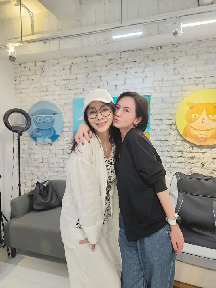 陳美鳳（左）對於簡沛恩被詐騙惋惜不已。翻攝簡沛恩臉書