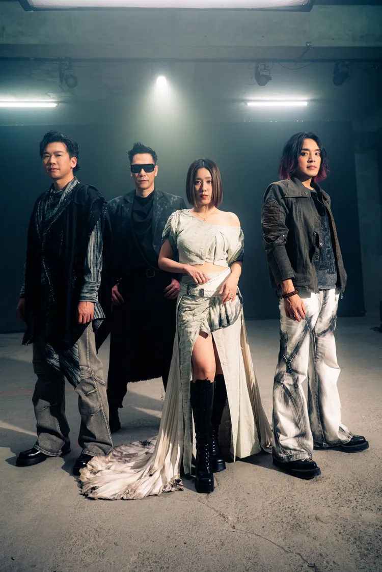 小男孩樂團為MV拍攝展開馬拉松式演出。滾石唱片提供