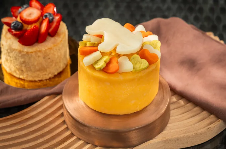 台北君悅總主廚陳萬欽親製「豬排地瓜蔬菜蛋糕」每道680元+10%。業者提供