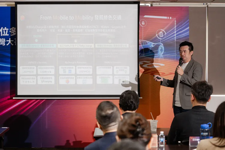 MyCharge已於全台佈建逾400座充電樁，遍及全台13間好市多以及主要都會區辦公大樓、星級飯店等熱點場。圖為台灣大新世代體驗發展處處長陳文振。台灣大哥大提供

