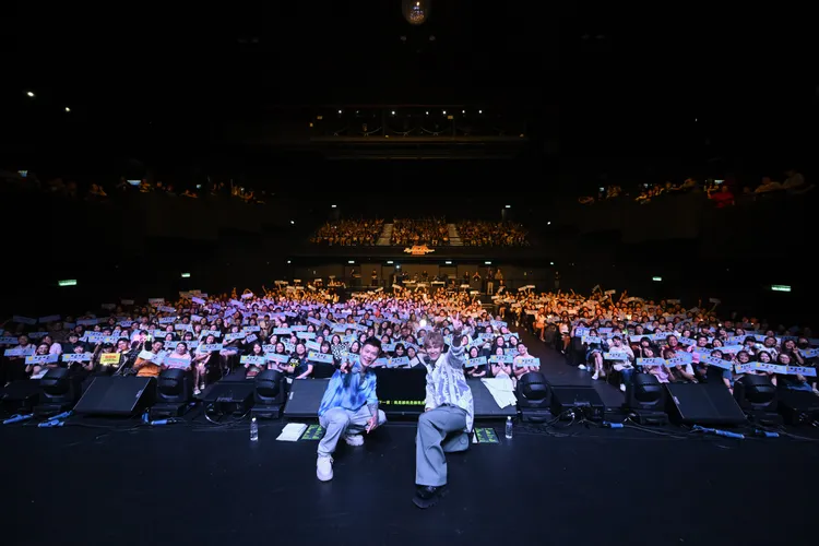 蕭秉治（左）與鼓鼓也在現場宣布GX不解散。圖／相信音樂提供