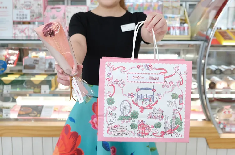 亞尼克儀式感應援啟動，門市、官網消費即可加購應援花束，送禮更有心。業者提供